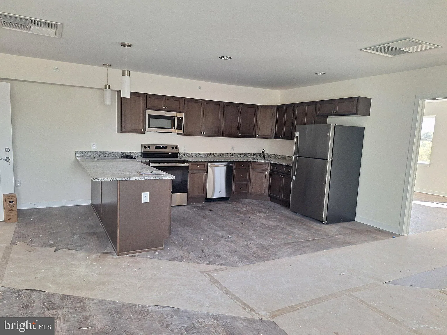 2 bed, 1.0 bath, $2,200 — Photo 2