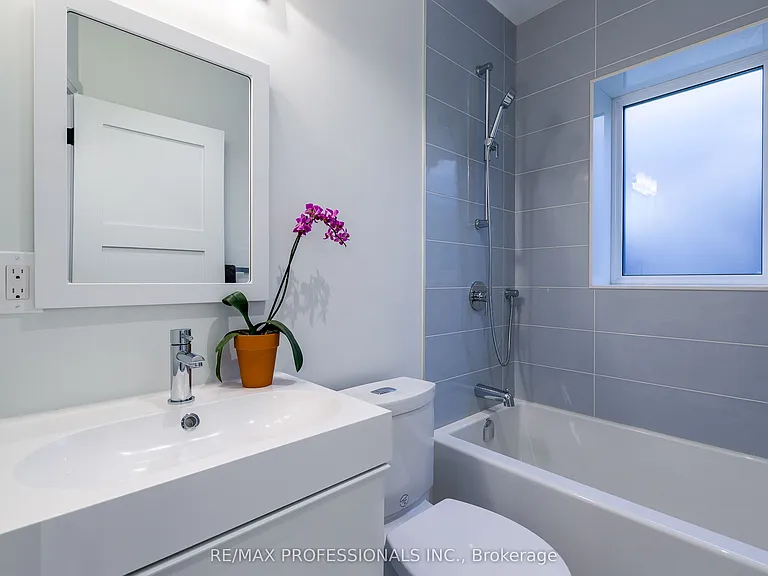 546 Beresford Ave — Photo 17