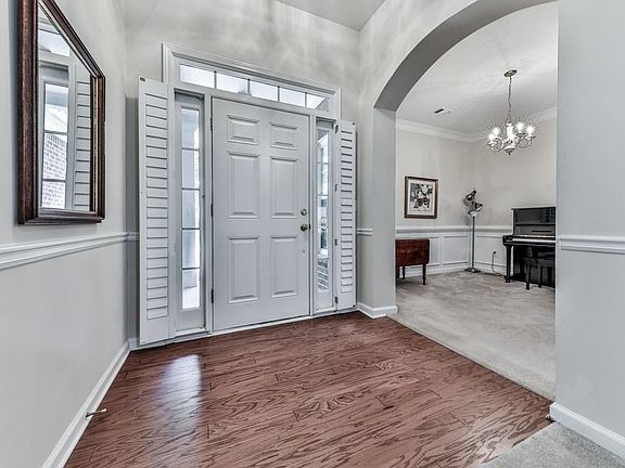 4th image of 2215 Creekway Dr
