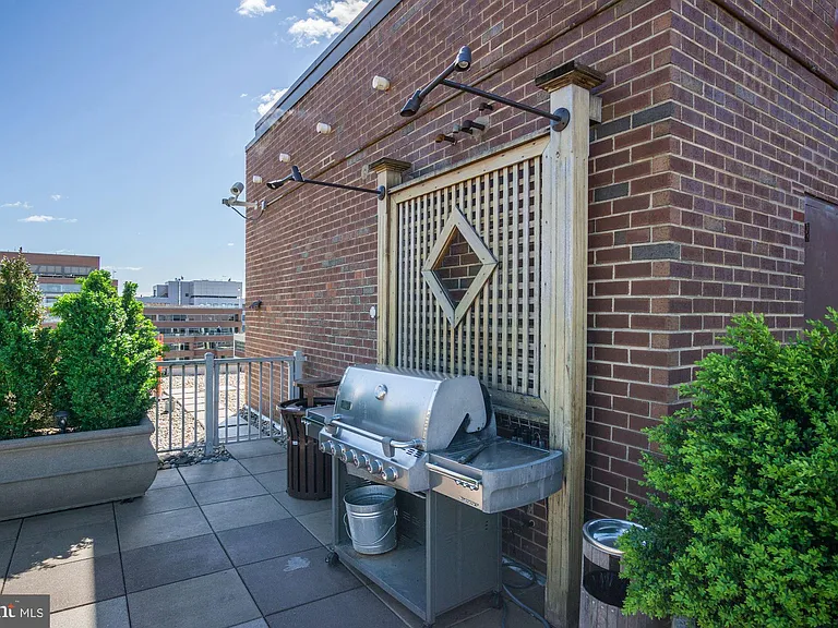 1301 20th St NW #201 — Photo 10