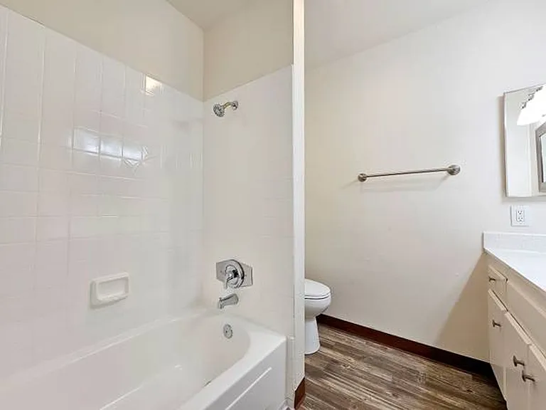 Greentree Apartments — Photo 25