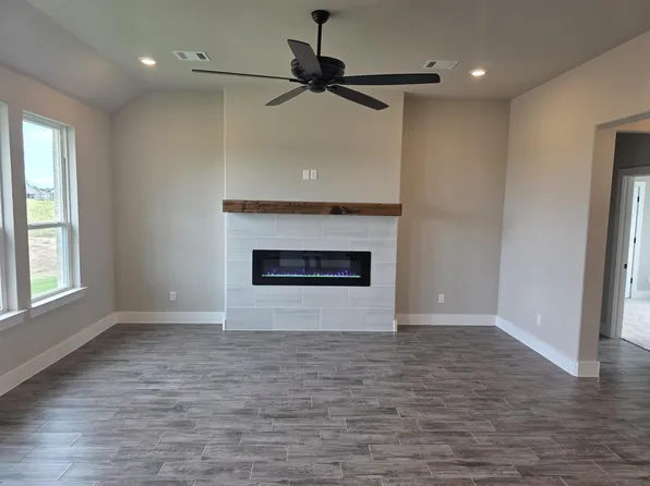 124 Cattleman Dr, Poolville, TX 76487