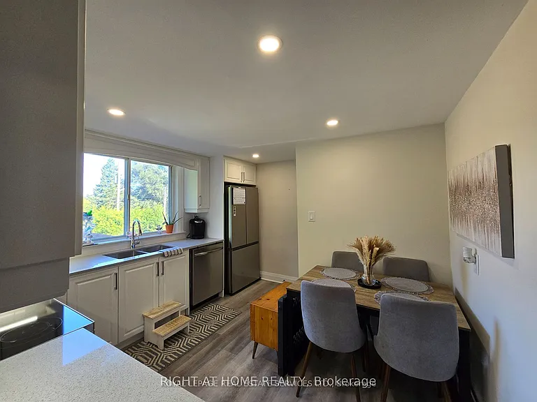 18 Ewing St #2 — Photo 4