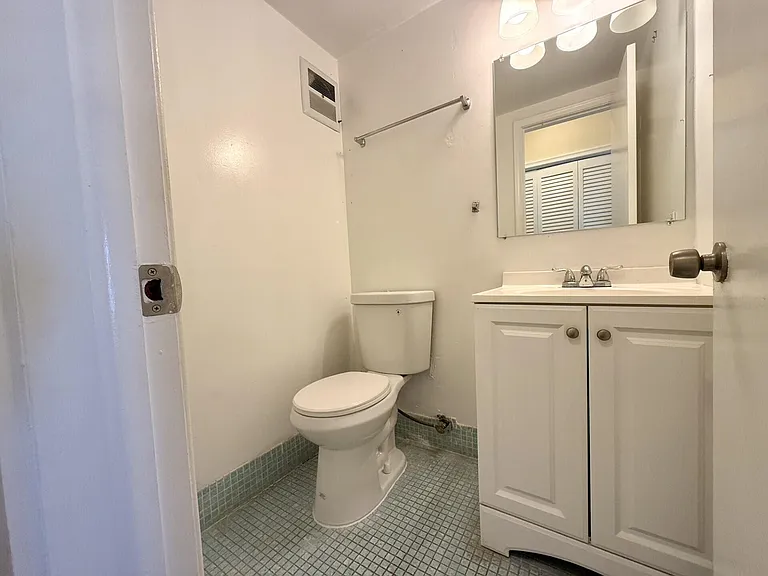 158 Easthampton G — Photo 7