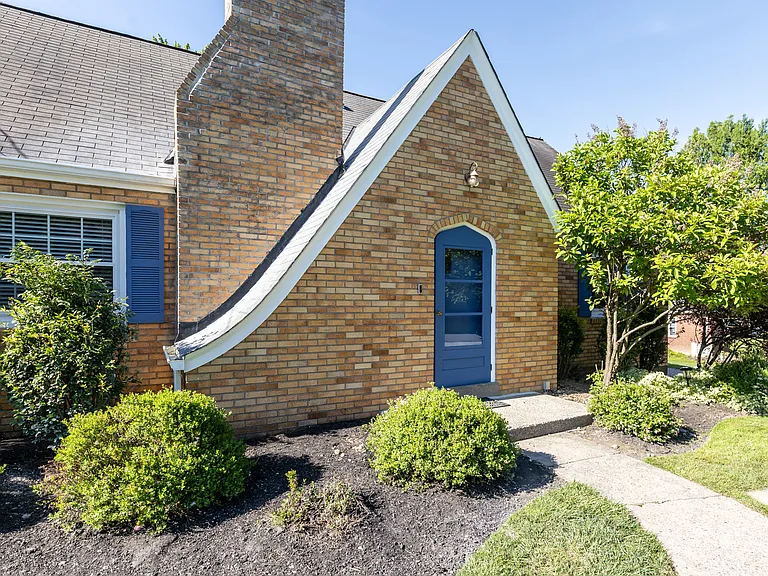 257 Moreland Rd — Photo 3