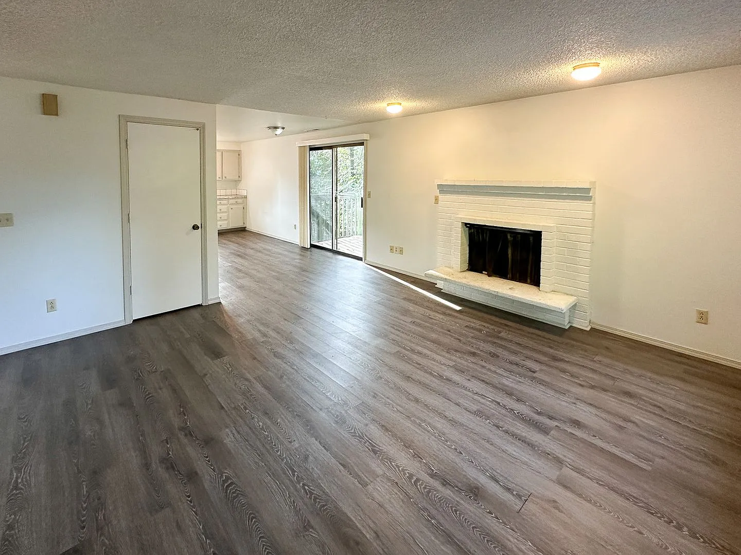 NOMAD2196-2204 — Photo 2