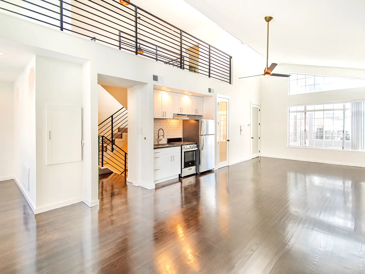 2 bed, 2.0 bath, 1576 sqft, $5,995 — Photo 2