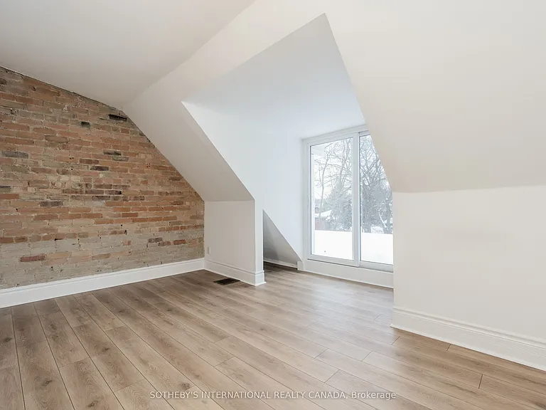 15 Indian Road Cres #UPPER — Photo 24