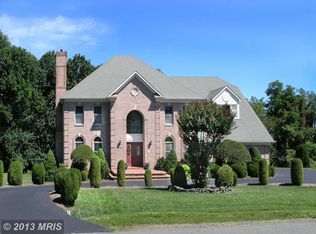 11106 Farm Rd, Great Falls, VA 22066