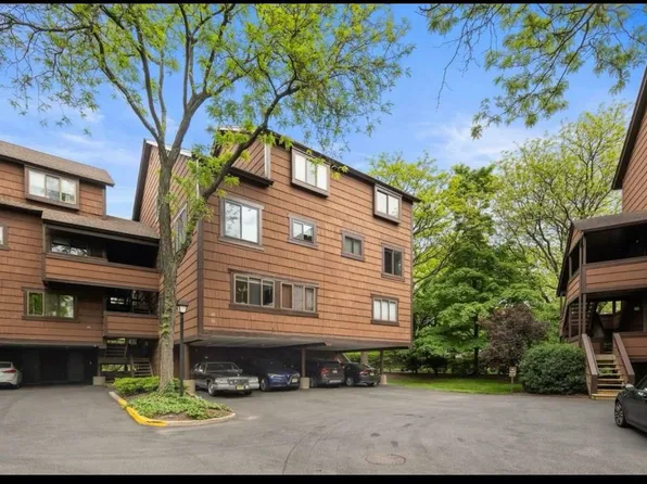 27 Marina Ky #27, Secaucus, NJ 07094