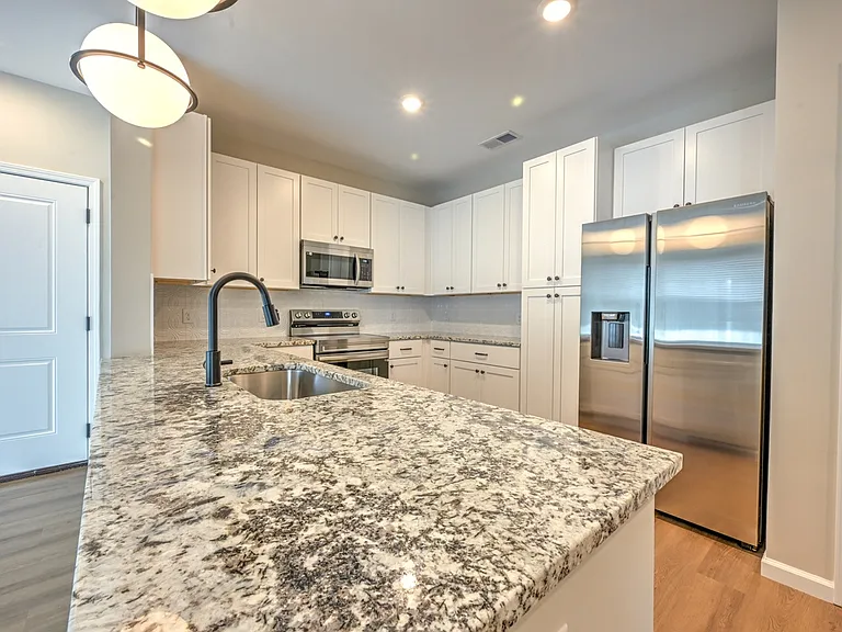 Fairmont Apartments — Photo 6