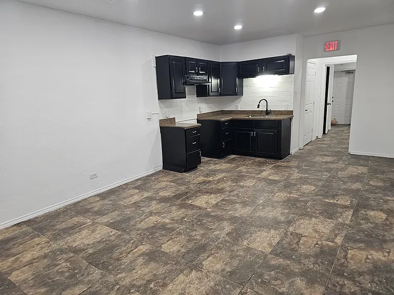 222 N 3rd St #B — Photo 10