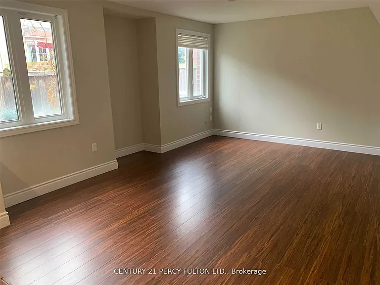 21 Watersplace Ave — Photo 4