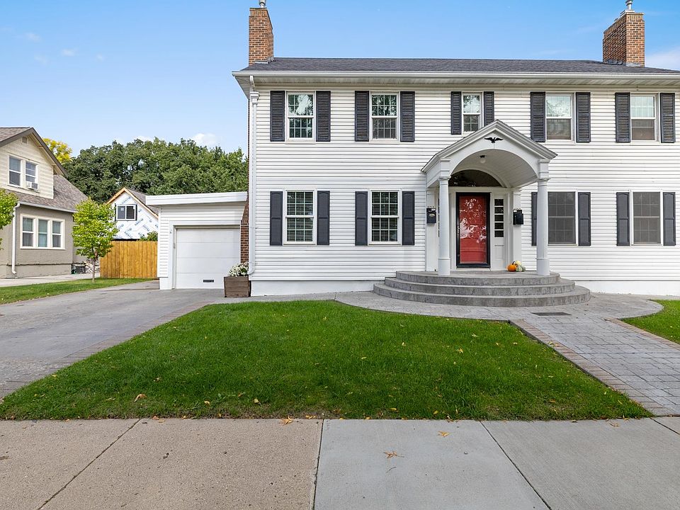 1st image of 802 7th Ave NW