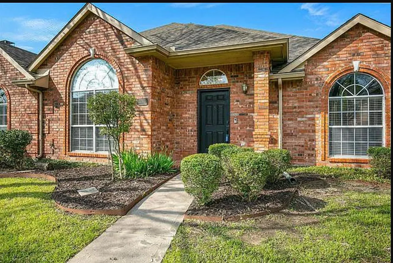 4 bed, 2027 sqft, $2,750 — Photo 1
