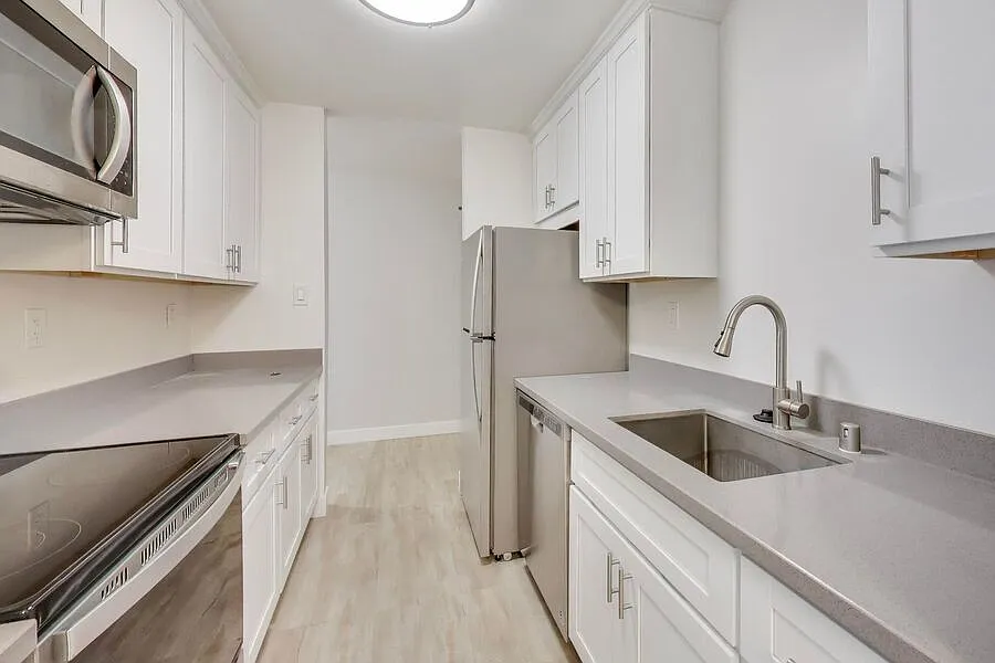 1016 Continentals Way — Photo 3