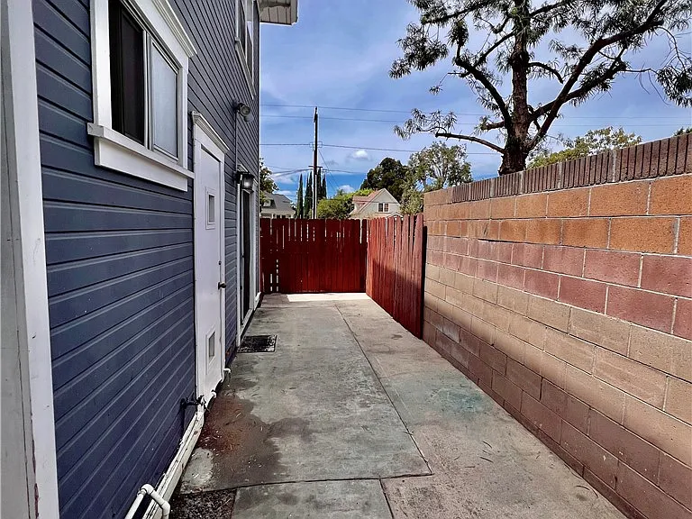 129 W Palmyra Ave — Photo 5