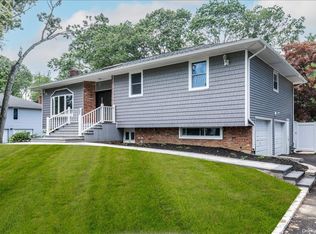 8 Fernwood Dr, Commack, NY 11725