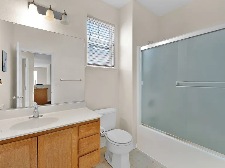 355 Foxglove St — Photo 6