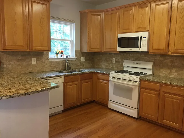 Capstone Cir — Photo 2