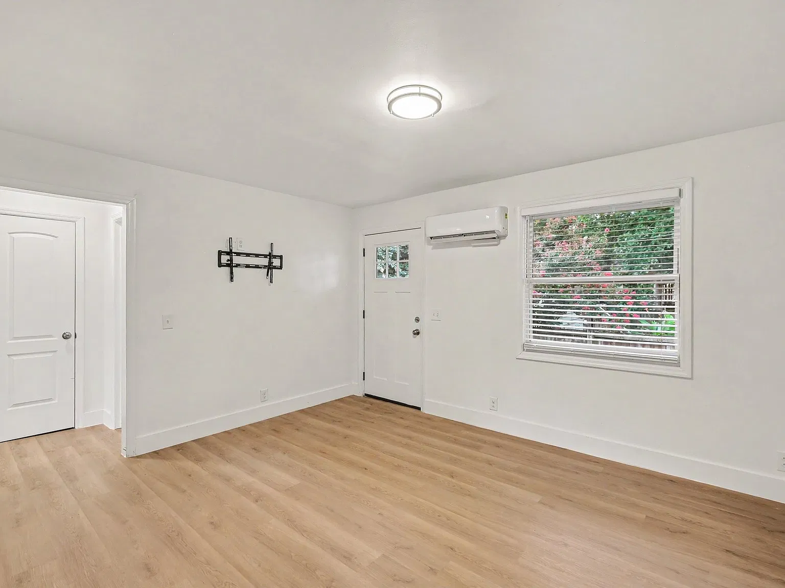 1 bed, 1.0 bath, 472 sqft, $1,400 — Photo 3