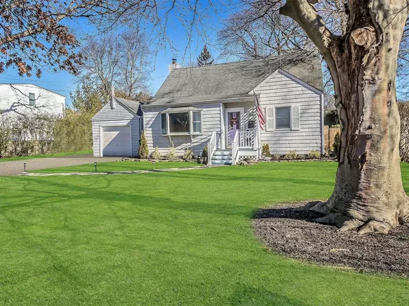 49 Gladstone Avenue, West Islip, NY 11795