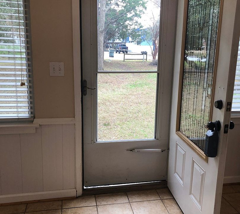 1st image of 1056A Little Bay Ave