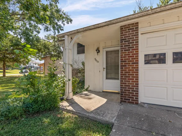 5615 E Pinehurst Ln, Columbia, MO 65202