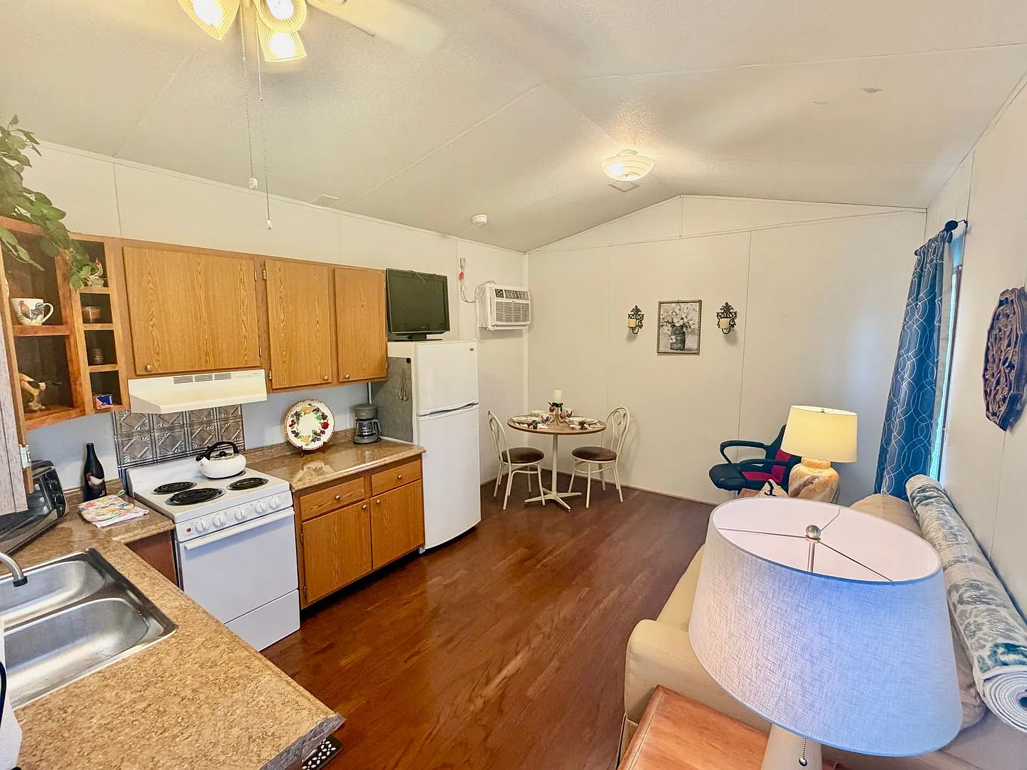 Fully Furnished, Move In Ready and Budget Friendly! — Photo 2
