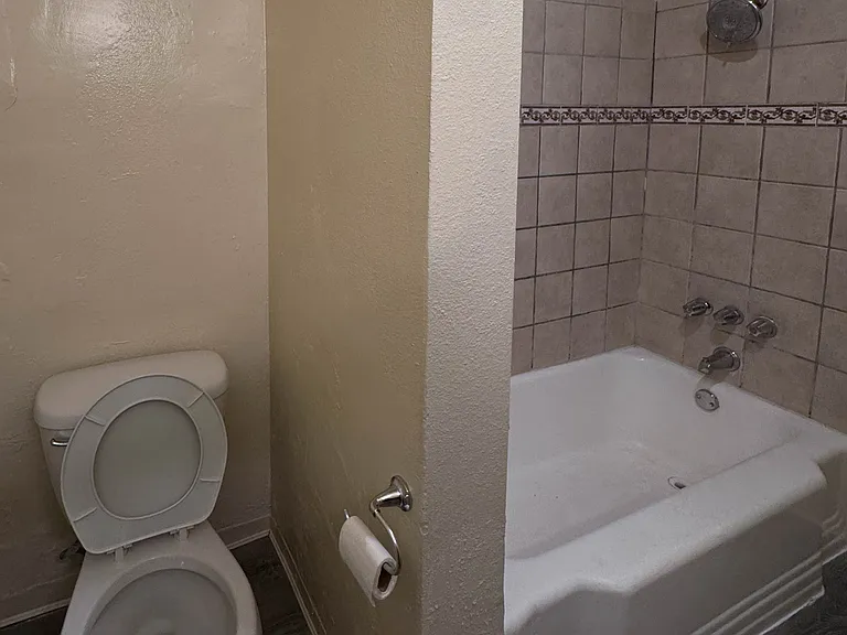 6515 S Victoria Ave #3 — Photo 5