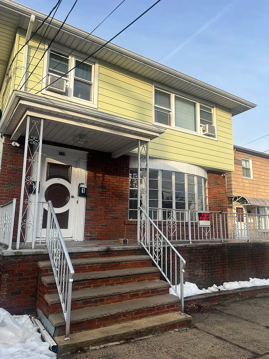 Building Photo - 173 McAdoo Ave #1