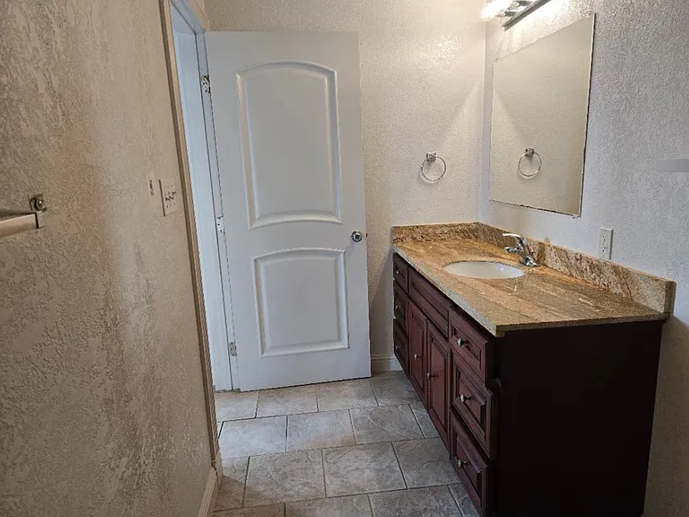 1551 Regency Ct — Photo 8