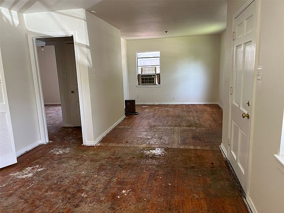 2nd image of 3423 Texas Dr