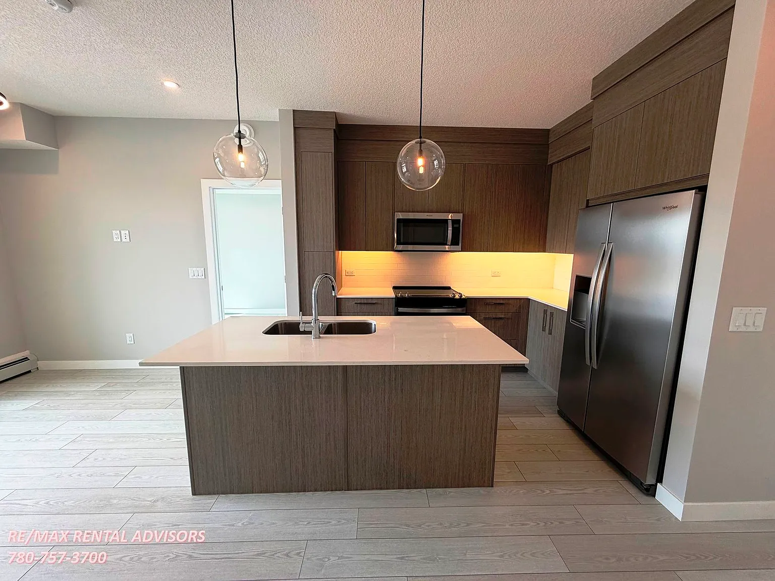 #1208 63 Corner Glen Crescent Northeast — Photo 2