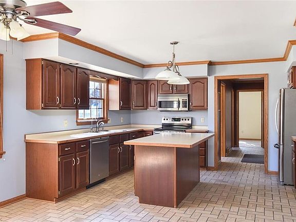 3rd image of 8261 Blue Heron Dr