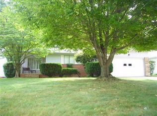 1135 Hansford Rd, Lyndhurst, OH 44124