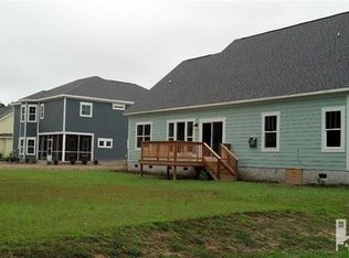 102 Superior Ct, Hampstead, NC 28443