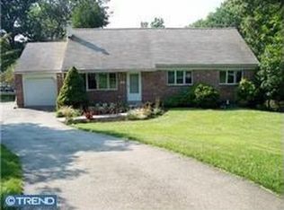 1 Woods Edge Rd, Audubon, PA 19403