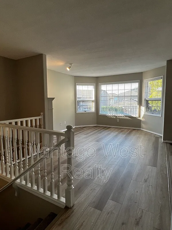 3 bed, 2.0 bath, 1450 sqft, $2,700 — Photo 2