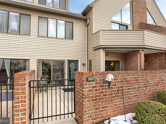 3rd image of 905 Cherrington Dr