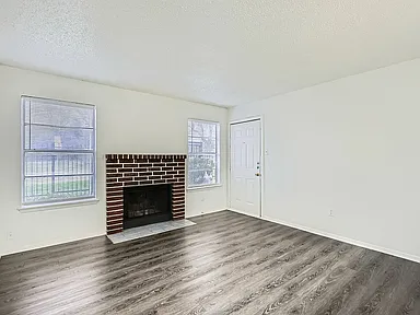 A1 - 1 Bed 1 Bath (Fireplace)