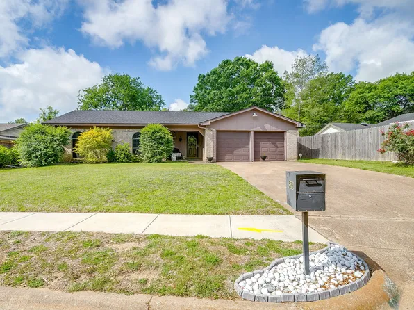 529 NW Jayellen Ave, Burleson, TX 76028