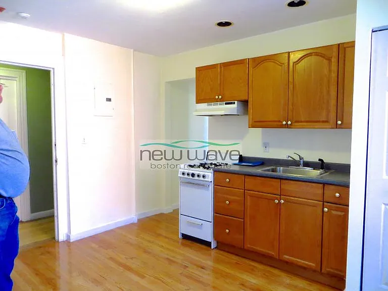 220 Hanover St #28 — Photo 8