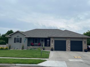 1517 Sawgrass Ave, Mitchell, SD 57301