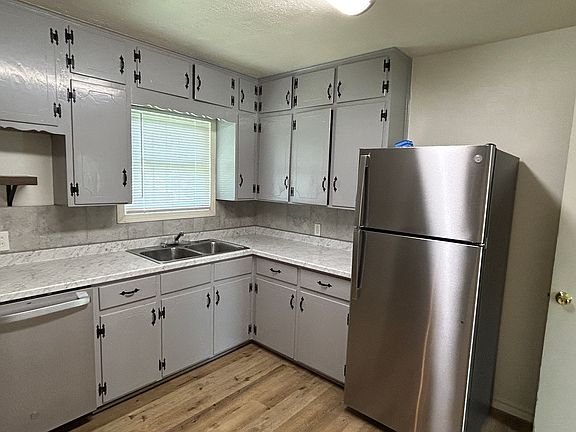 2nd image of 3208 Belmont Dr