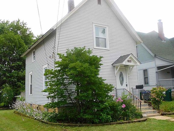 2nd image of 1016 Warren Ave