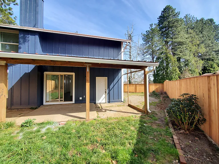 2322 SE 7th St — Photo 33