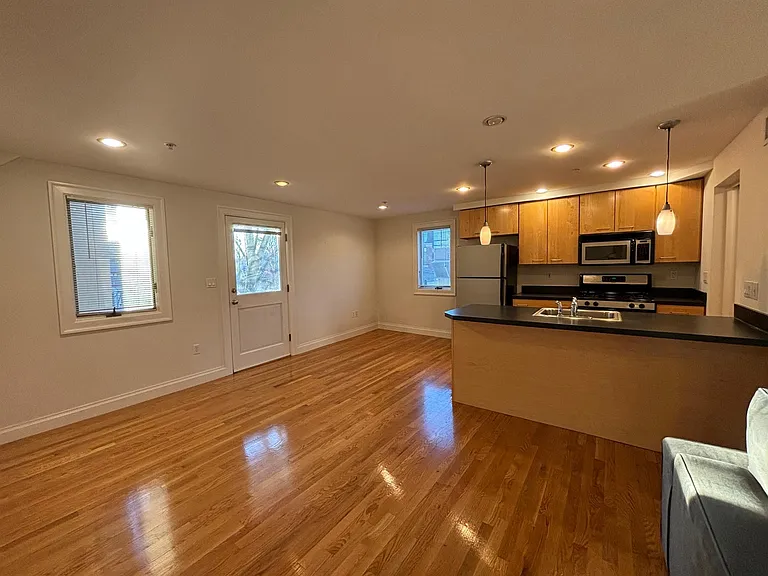 1012 Massachusetts Ave — Photo 9