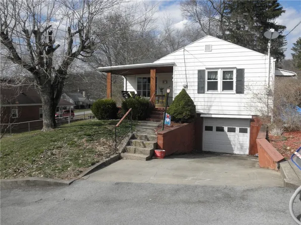 1045 9th St, Waynesburg, PA 15370