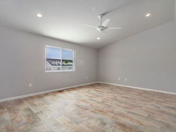4th image of 2938 Sycamore River Dr